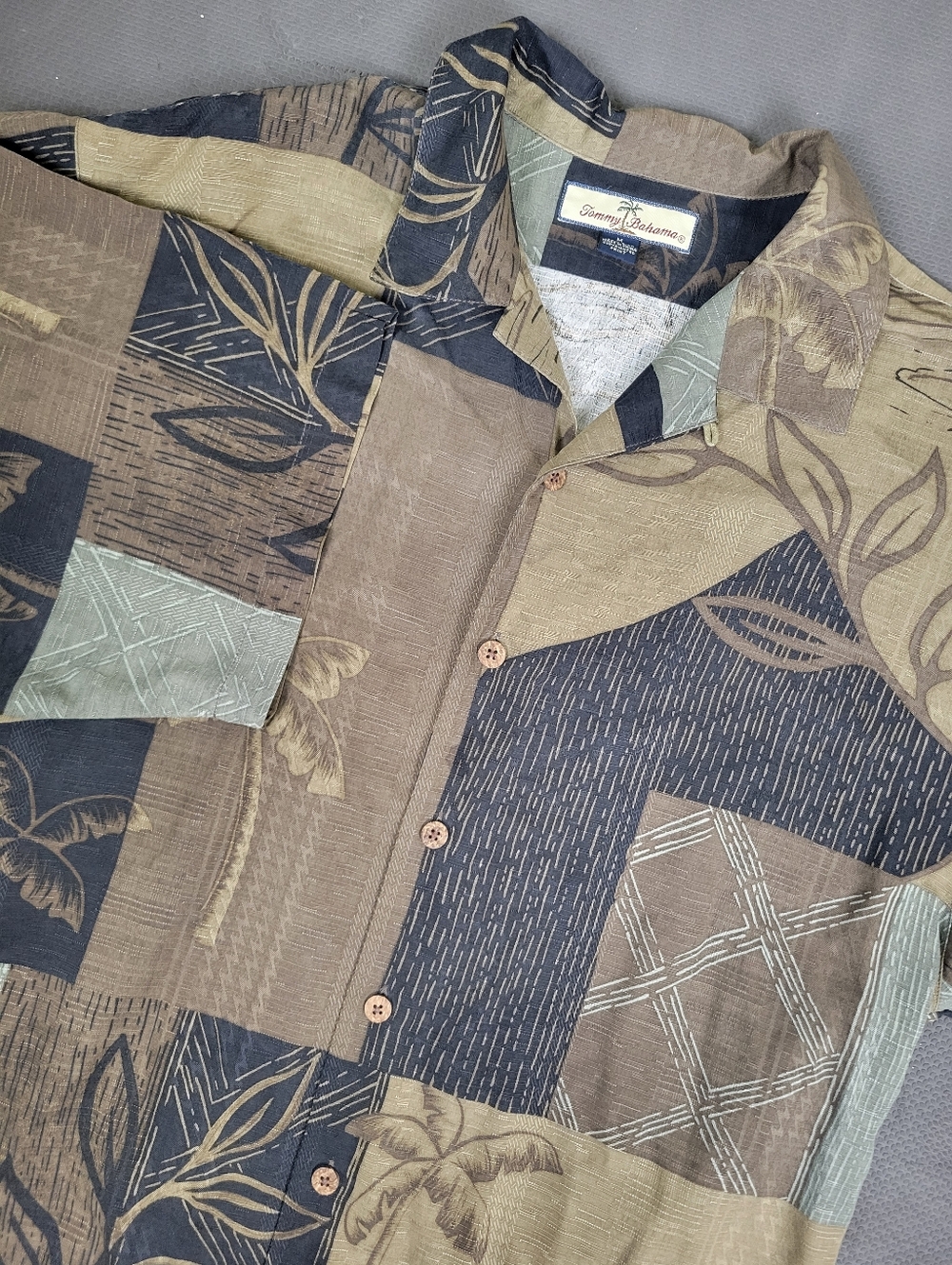 Tommy Bahama 100% Silk Geometric Lightweight Men's Shirt Medium Hawaiian Button